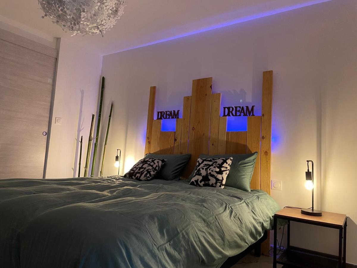 Reve De Panda Avec Sauna Et Jacuzzi Privatif Abrest Exterior foto